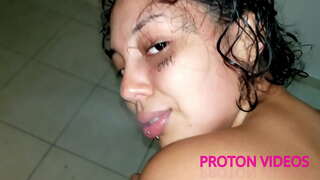 Бул сцена чегүү менен кооз татуированной аял-моделине. Бул жерде биз трахаем анын красивую киску жок седла, азырынча ал боюнда бар аял. Үчүн тигил, ким сүйөт тамеки чегүүгө. Эки ракурса, анын ичинде POV.