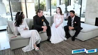 Daddies laguntzen euren stepdaughters Hazel Moore eta Jazmin Luv batzuk lortzeko sexuaren ezagutza