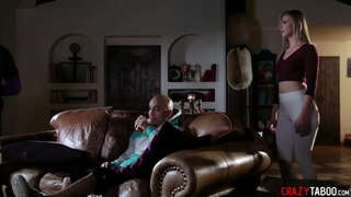 Babe Jillian Janson falt på kne og sugde big dick og nøt hardcore jævla fitte etter det