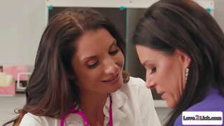 Медсестра грудастый милфа аздарен-ну киска тӹдӹ тымдымы дӓ нӹжеш.Брюнетка сиська кого ӹшке шывшын, дӓ вара ӹшкӹмжӹн киска мастурбировать ныла.Вара нӹнӹ 69