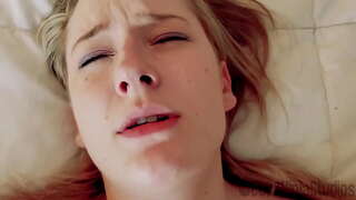 пасинок змушує маму трахнутися з ним і дрочить в її очко (трейлер)