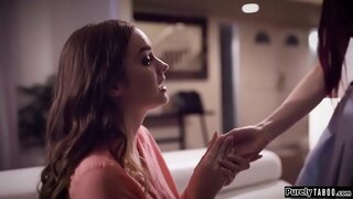 Teen raskt endringer møtet tidspunktet for date henne sis har med en jente, hun har møtt på nettet.Hun forandrer seg til å se ut som henne sis og viser opp ifo henne datoer huset.Hun manipulerer jente til sex