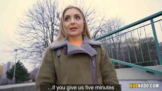 Caty sărut la FakeHub